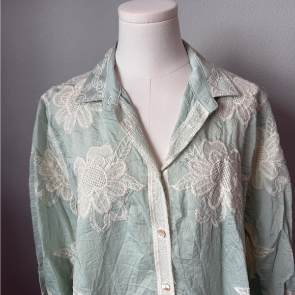 POL Mint Green Floral Lace Top - Picture 2 of 6